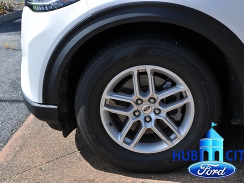New 2026 Ford Explorer Active w/ Active Comfort Package RWD image 9