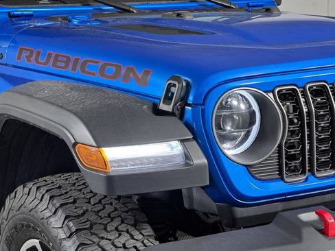 Certified 2025 Jeep Wrangler Unlimited Rubicon w/ Convenience Group AWD/4WD image 6