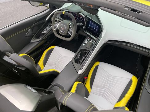 Used 2022 Chevrolet Corvette Stingray Premium Conv w/ Z51 Performance Package RWD image 37