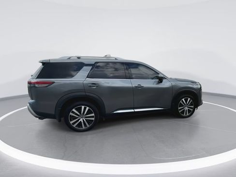 Used 2025 Nissan Pathfinder Platinum w/ Black Appearance Package AWD/4WD image 12