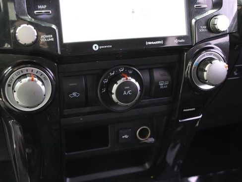 Used 2020 Toyota 4Runner TRD Off-Road AWD/4WD image 21