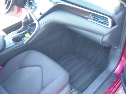 Used 2018 Toyota Camry LE w/ Convenience Package FWD image 13