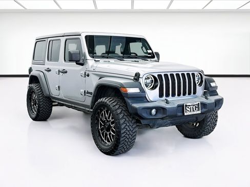 Used 2020 Jeep Wrangler Unlimited Sport AWD/4WD image 3