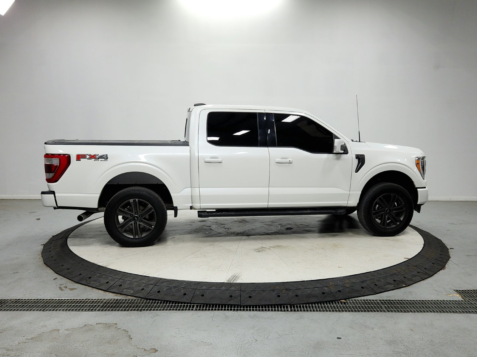 Used 2022 Ford F150 Lariat AWD/4WD image 9