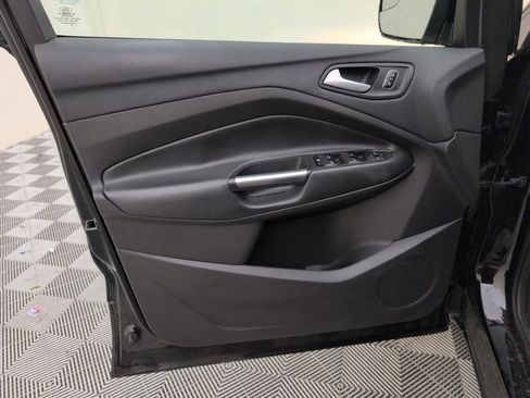 Used 2017 Ford Escape SE FWD image 31