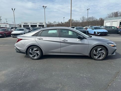 Certified 2025 Hyundai Elantra Sport image 8