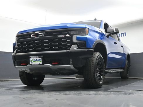 Used 2023 Chevrolet Silverado 1500 ZR2 w/ Technology Package AWD/4WD image 7