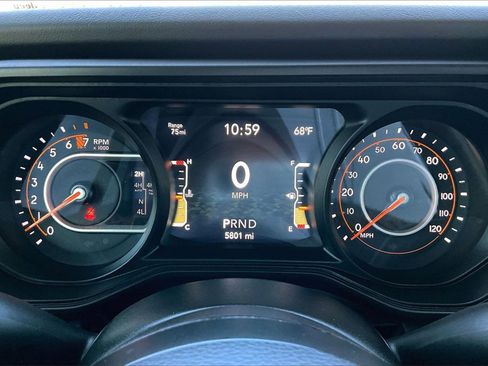 Used 2025 Jeep Gladiator Mojave image 12