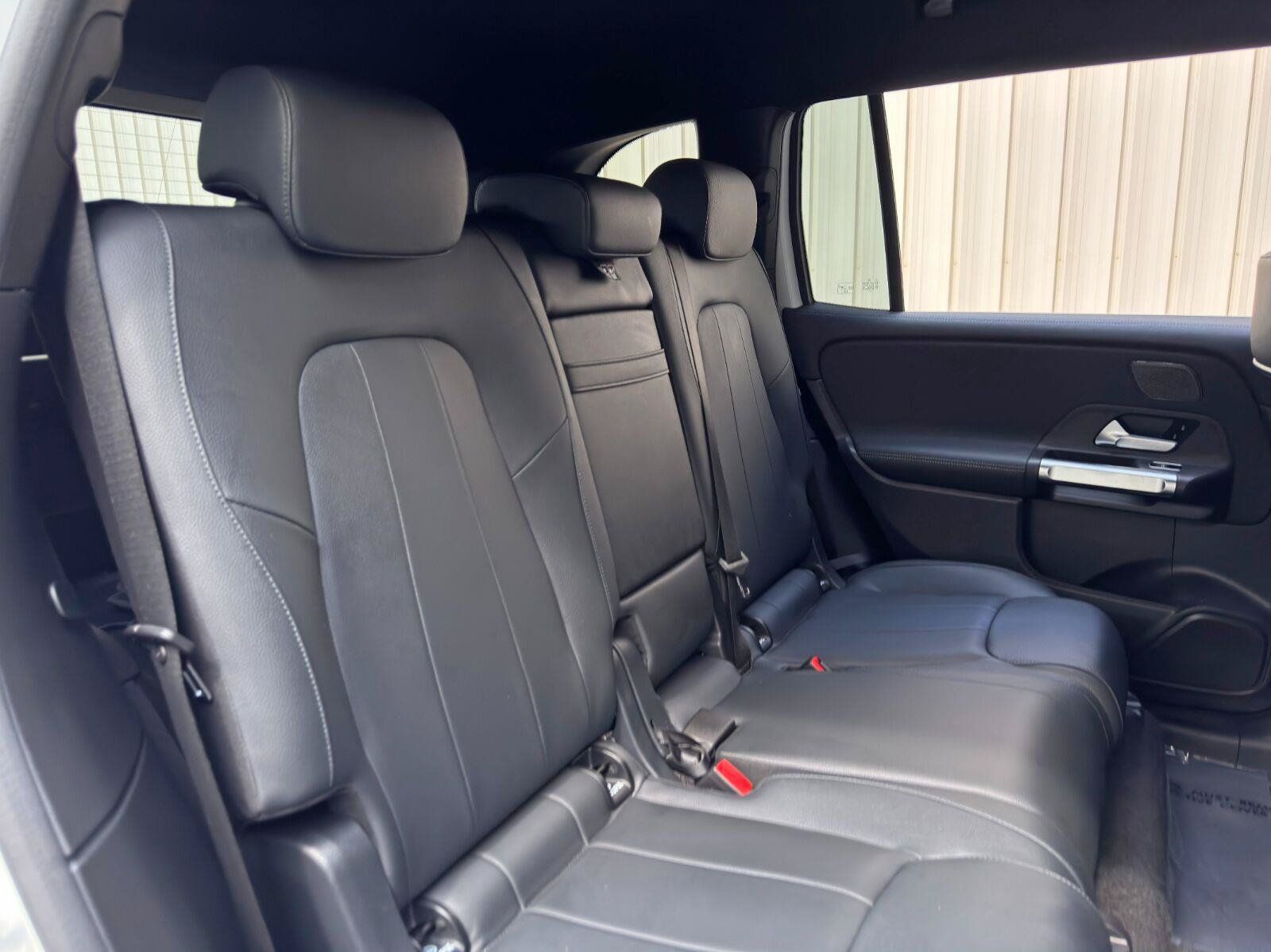 Used 2023 Mercedes-Benz EQB 300 4MATIC w/ Exclusive Package image 40
