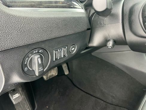 Used 2023 Chrysler 300 Touring L w/ Popular Equipment Group image 17