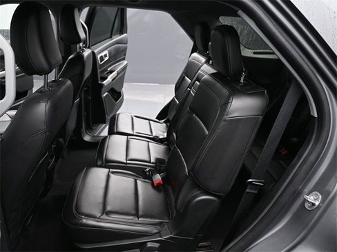 Used 2022 Ford Explorer XLT w/ Equipment Group 202A image 13