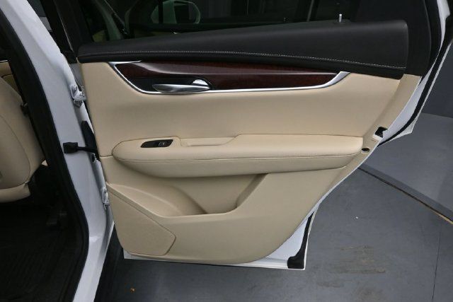 Used 2017 Cadillac XT5 Luxury w/ Driver Awareness Package AWD/4WD image 14