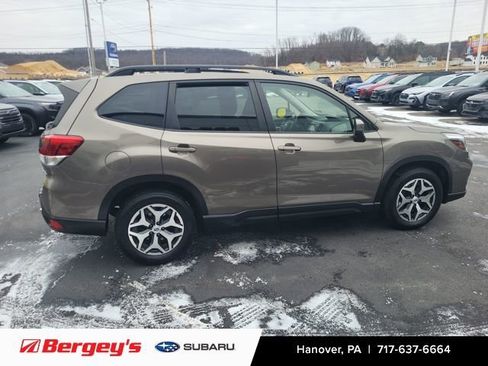 Used 2020 Subaru Forester Premium image 7