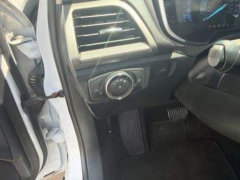 Used 2020 Ford Fusion SE FWD image 19