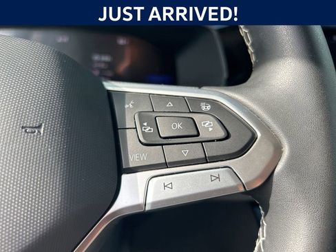 Used 2023 Volkswagen Taos SE w/ Panoramic Sunroof Package FWD image 14