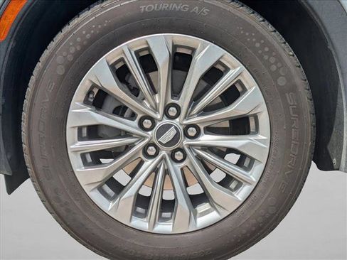 Used 2024 Cadillac XT4 Premium Luxury image 9