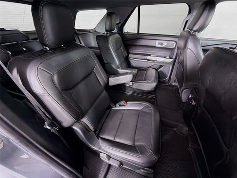 Used 2022 Ford Explorer XLT w/ Equipment Group 202A image 28