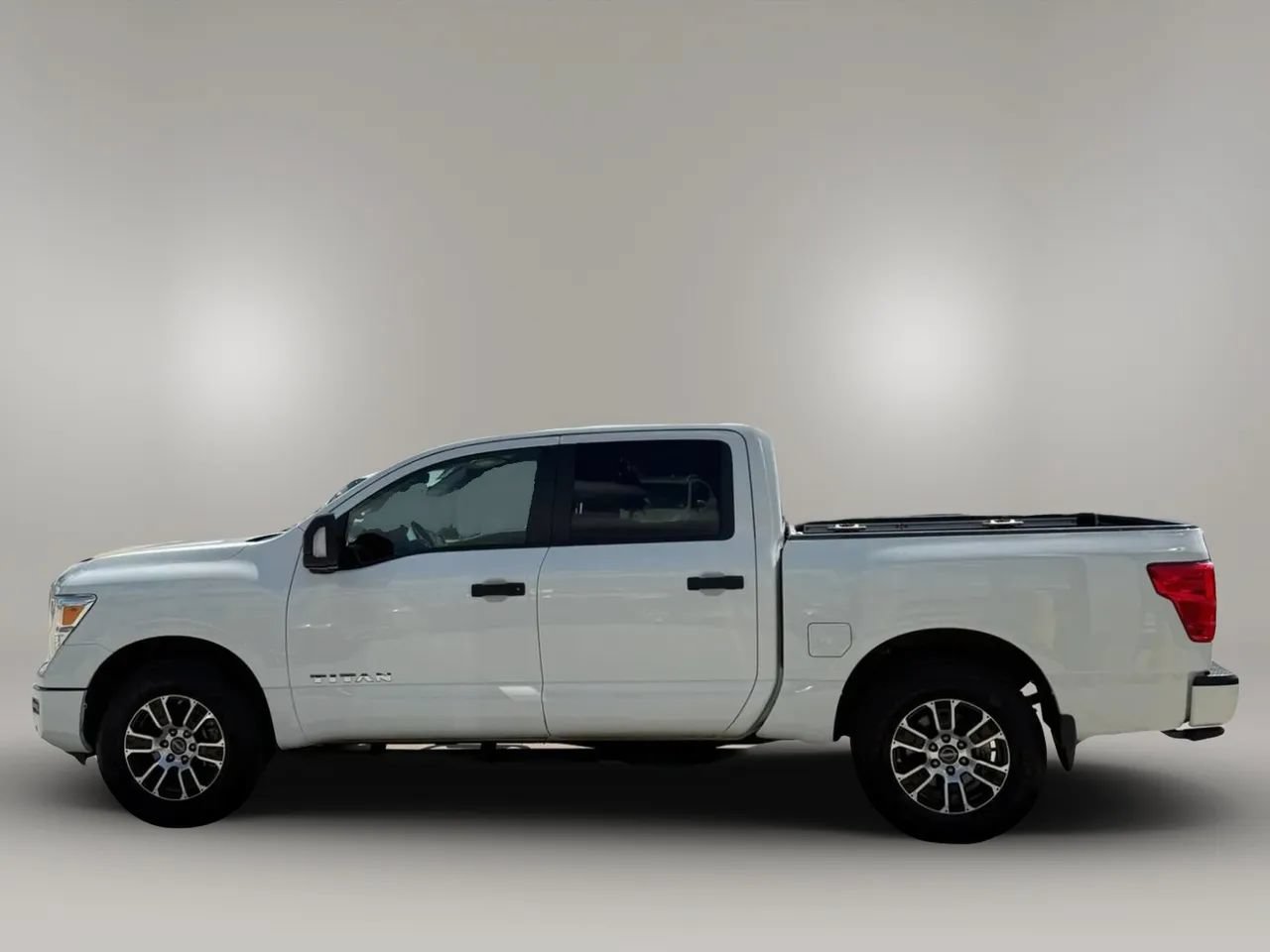 Used 2023 Nissan Titan SV w/ SV Convenience Package AWD/4WD image 4