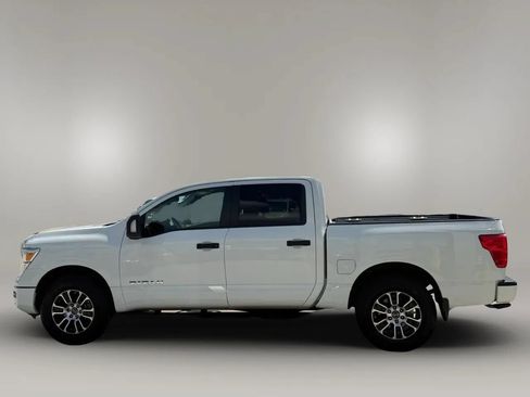 Used 2023 Nissan Titan SV w/ SV Convenience Package AWD/4WD image 4