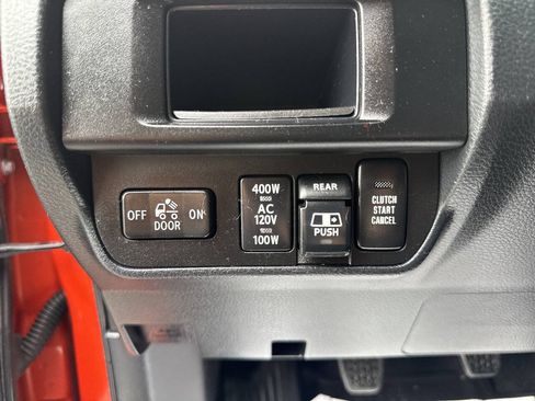 Used 2017 Toyota Tacoma TRD Sport w/ Tow Package AWD/4WD image 33