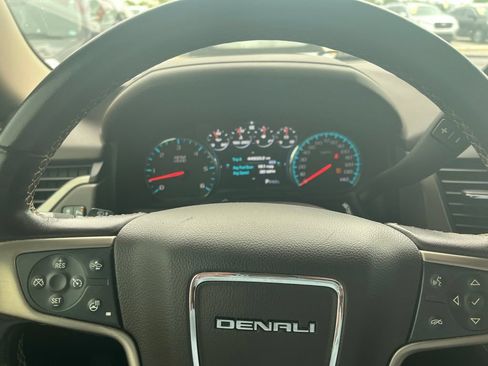 Used 2020 GMC Yukon XL Denali w/ Denali Premium Package RWD image 16