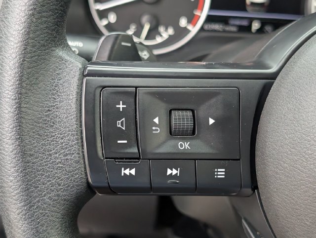 Used 2024 Nissan Rogue SV FWD image 22