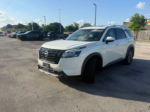 Used 2024 Nissan Pathfinder SL w/ SL Premium Package FWD image 7
