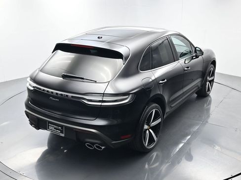 Certified 2025 Porsche Macan image 38