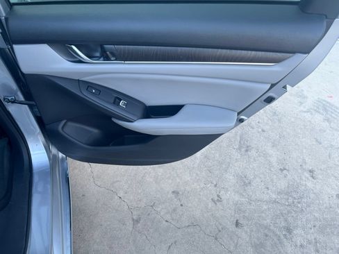 Used 2018 Honda Accord Touring image 15