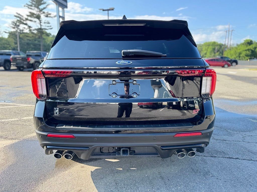 Used 2025 Ford Explorer ST AWD/4WD image 6
