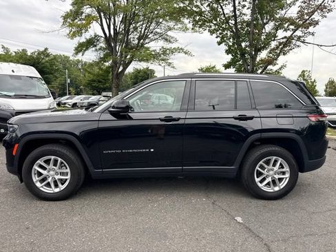 Used 2023 Jeep Grand Cherokee Laredo w/ Luxury Tech Group I AWD/4WD image 22