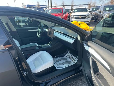Used 2022 Tesla Model 3 Standard Range image 13