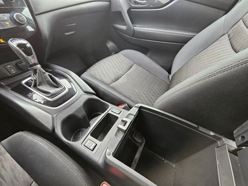 Used 2017 Nissan Rogue S image 32