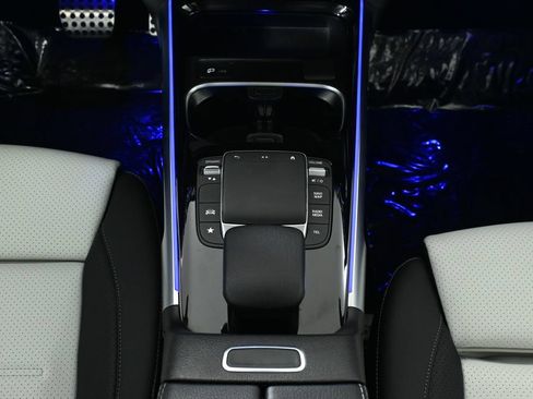 Certified 2022 Mercedes-Benz GLB 250 4MATIC image 25