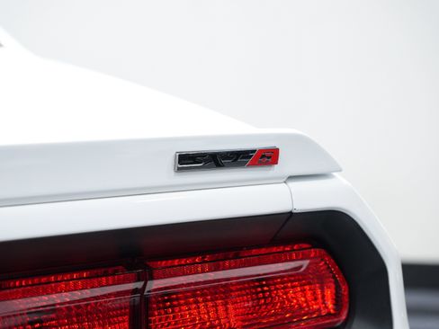 Used 2014 Dodge Challenger SXT RWD image 19