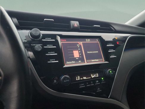 Used 2018 Toyota Camry XLE image 21