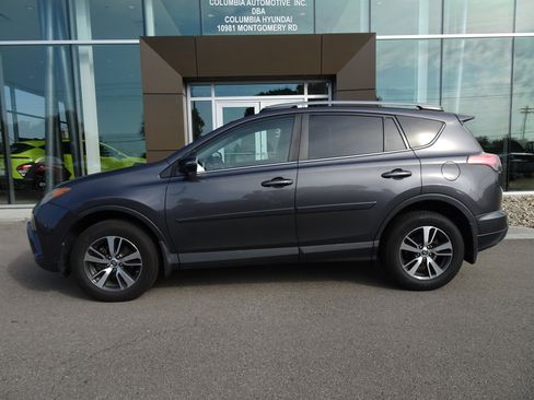 Used 2017 Toyota RAV4 XLE FWD image 2