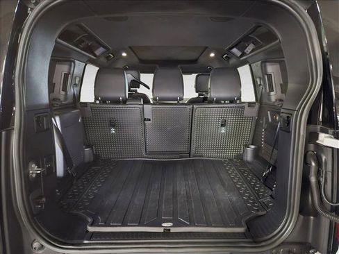 Used 2023 Land Rover Defender 110 X-Dynamic SE image 6