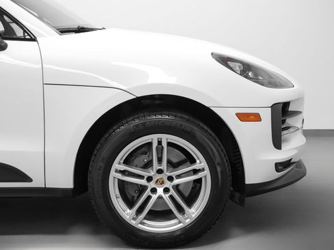 Certified 2021 Porsche Macan S image 14