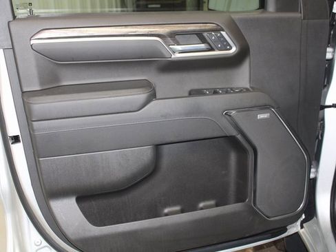 Used 2022 Chevrolet Silverado 1500 LTZ w/ LTZ Convenience Package II image 9