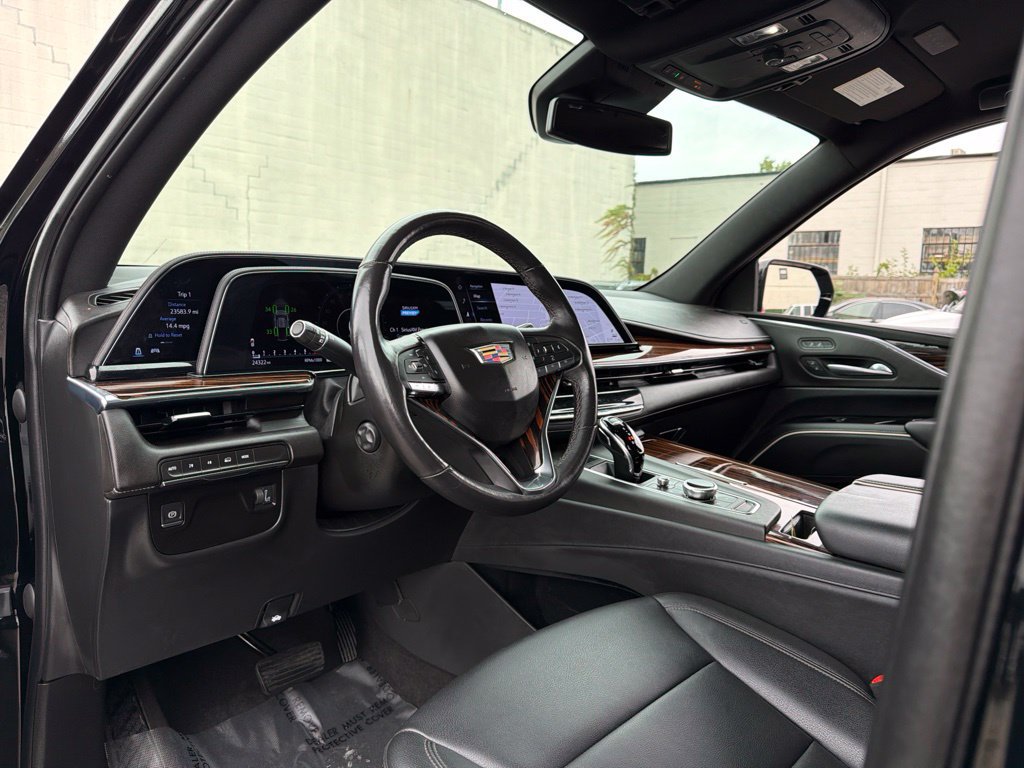 Used 2023 Cadillac Escalade Luxury AWD/4WD image 37