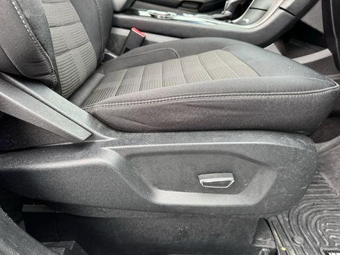 Used 2018 Ford Edge SEL image 36