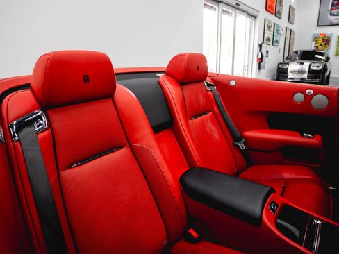 Used 2017 Rolls-Royce Dawn RWD image 70