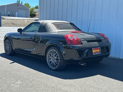 Used 2005 Toyota MR2 RWD image 4