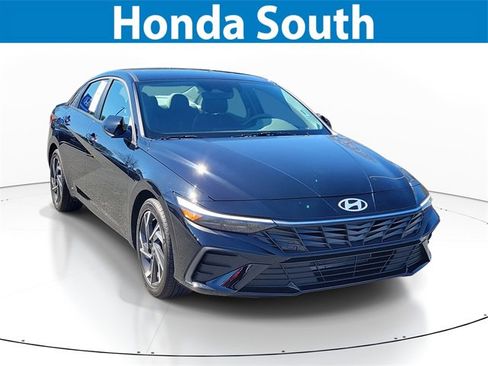 Used 2025 Hyundai Elantra Sport image 1