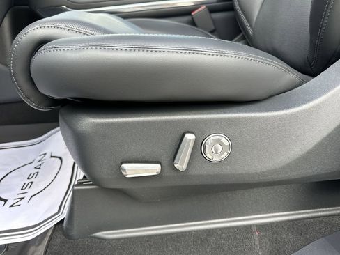 New 2025 Lincoln Navigator Reserve AWD/4WD image 12