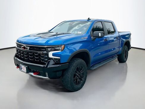 Used 2023 Chevrolet Silverado 1500 ZR2 w/ Technology Package AWD/4WD image 3