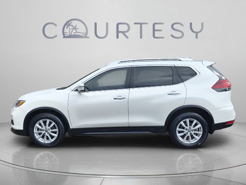 Certified 2019 Nissan Rogue SV FWD image 2
