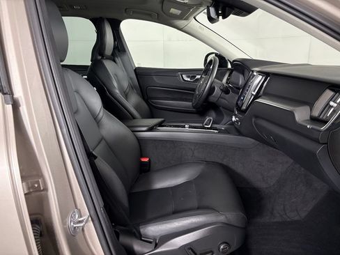 Used 2025 Volvo XC60 B5 Core AWD/4WD image 40