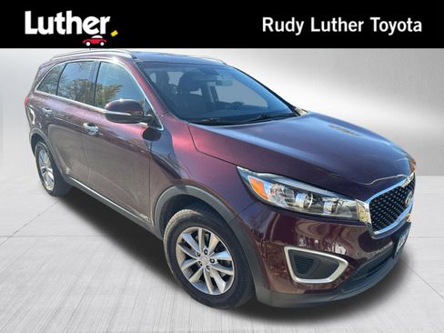 Used 2017 Kia Sorento LX image 1